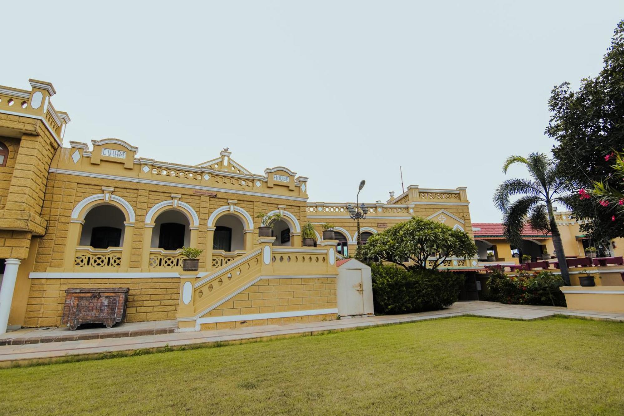 Heritage Khirasara Palace Rajkot Exterior photo